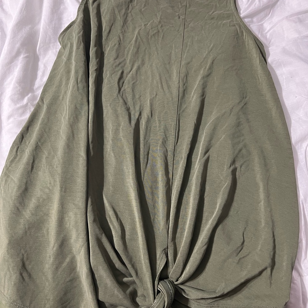 Tank top tie at bottom